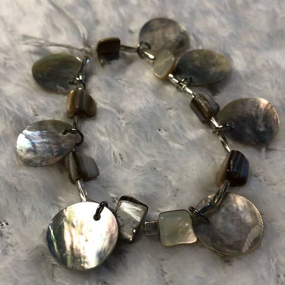 Handcrafted: mother of Pearl shells, glass - Picture 3 of 4